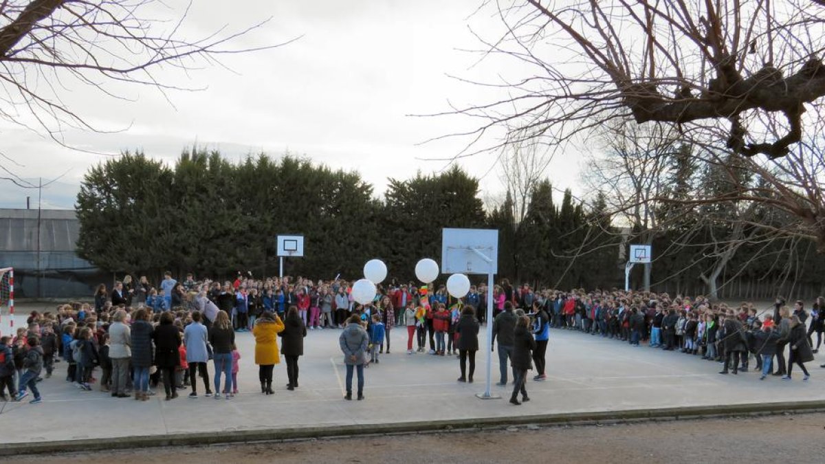 Alumnos del colegio Espiga se congregaron a favor de la tolerancia.