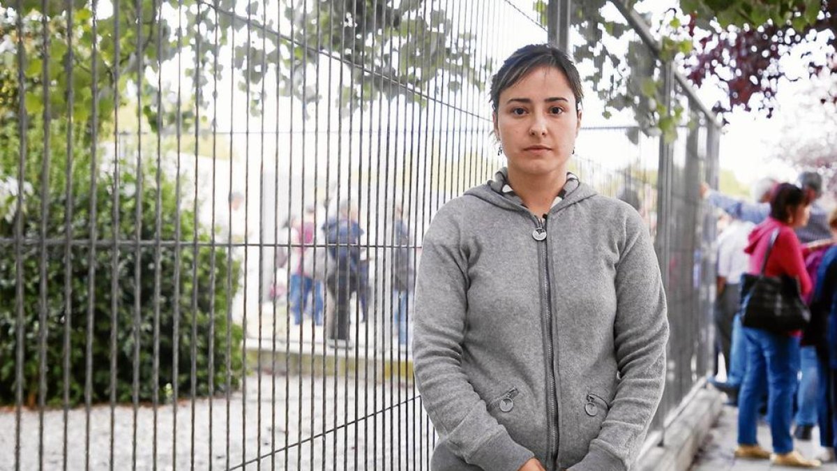 Ariadna: «O nos das las urnas o abro puertas con tu cabeza»