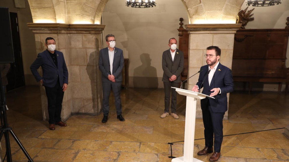 Farré, Talarn, Pueyo i Aragonès, ahir atenent els mitjans a l’ajuntament de Lleida.