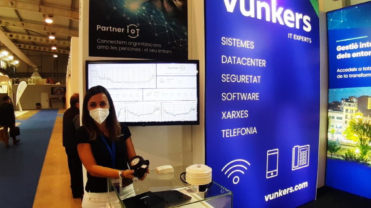 El plafó que mostra la qualitat de l’aire i el comptador intel·ligent.