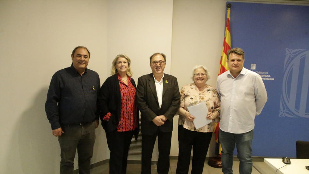 Mòdol (centro) durante la presentación de la iniciativa.