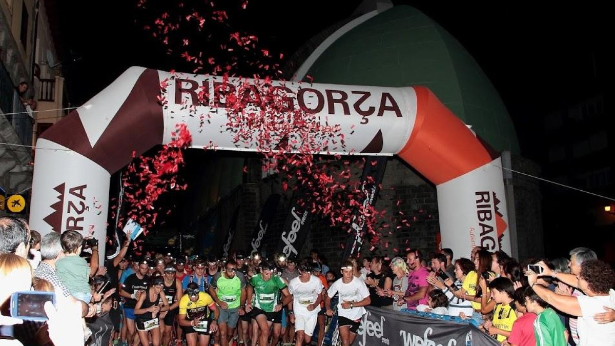 Moment de la sortida de la Night Trail que es va disputar l’any passat al Pont de Suert.
