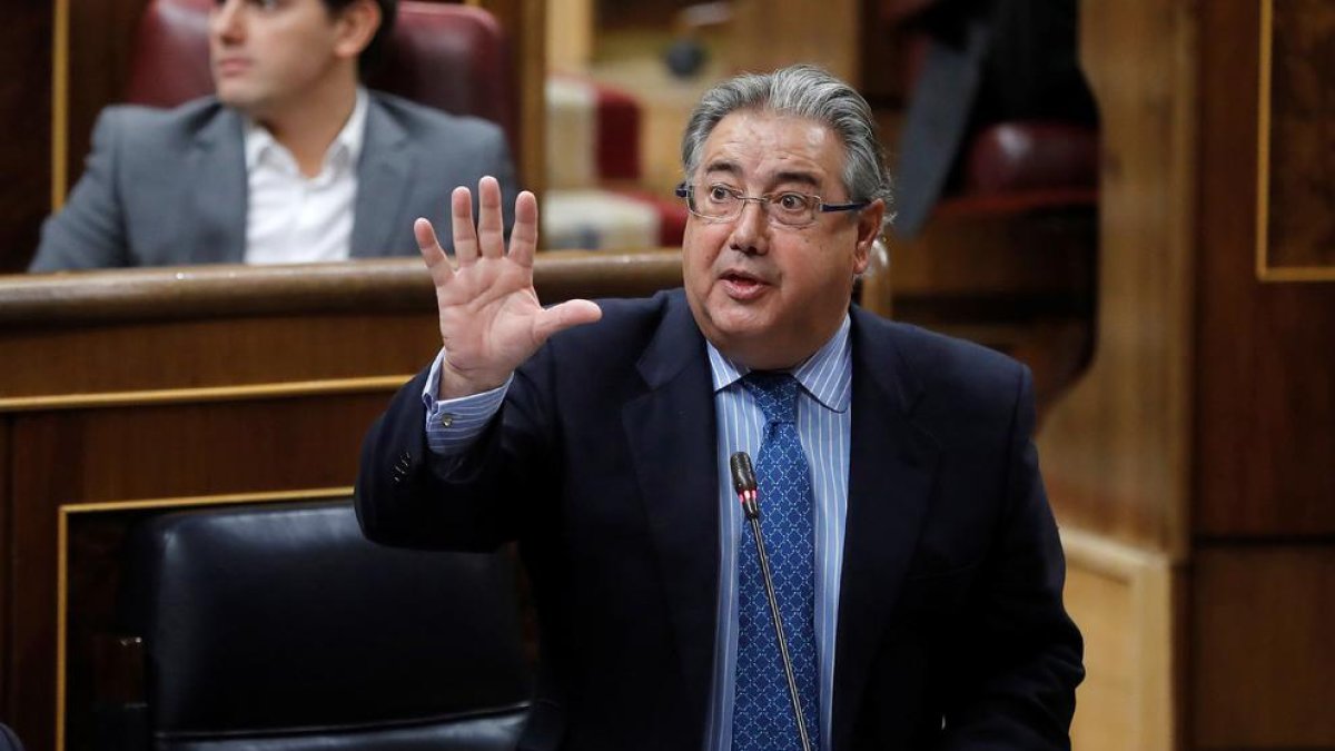 Zoido cree que los líderes independentistas siguen en la prisión porque los delitos son graves