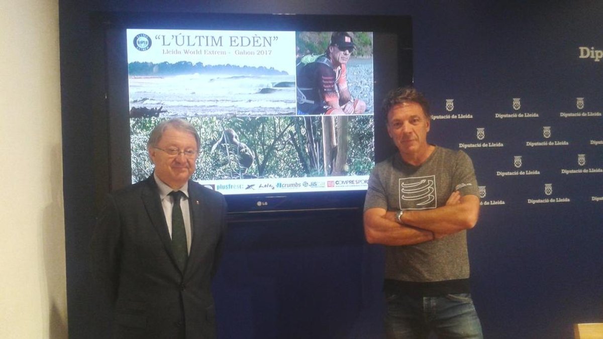 Arcadi Climent, a la derecha, ayer en la Diputación con Cerdà.