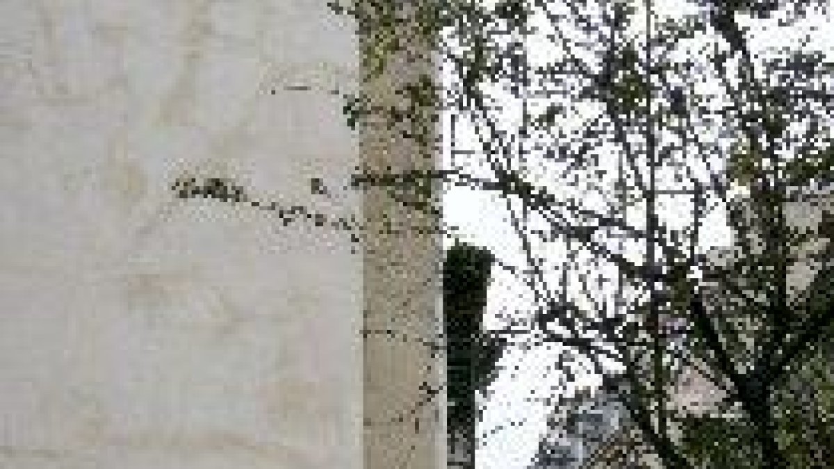 Falsos empleados municipales desvalijan París de mosaicos de 