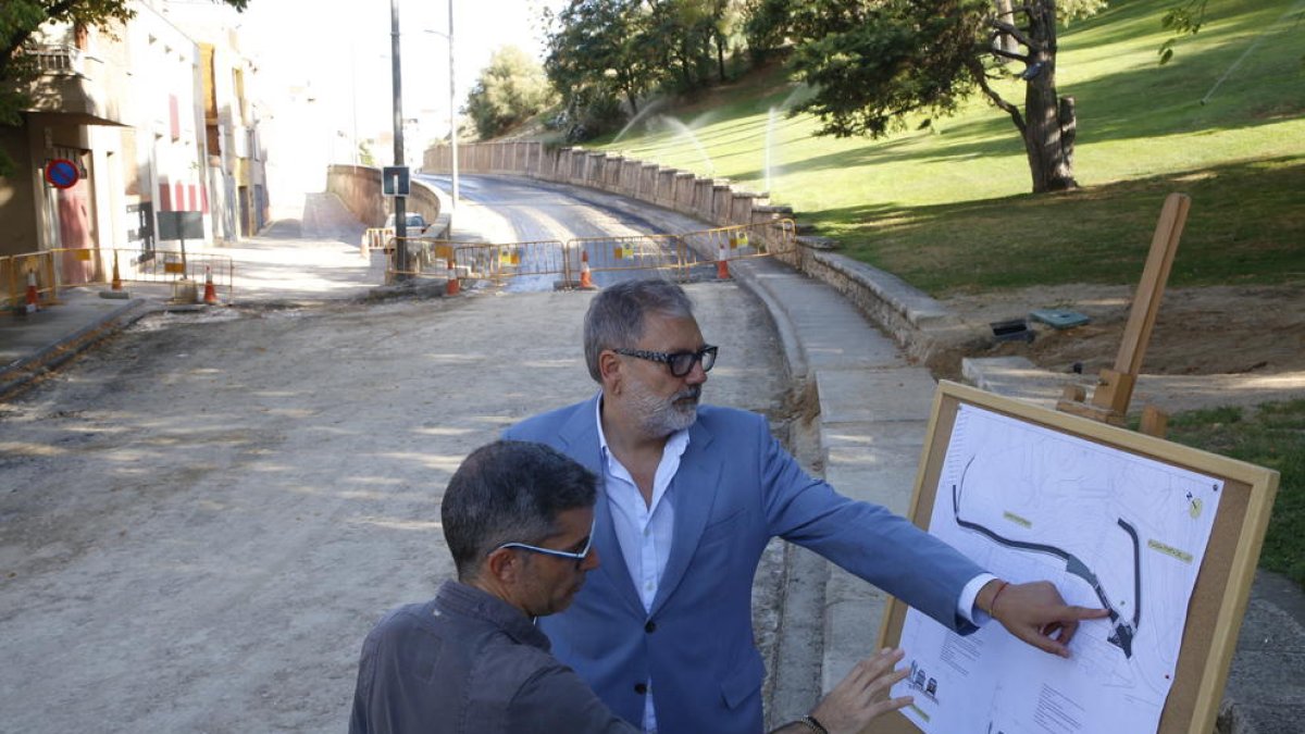 El teniente de alcalde de Urbanismo, Fèlix Larrosa, visitó las obras.