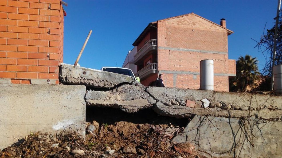 El talús del carrer Enric Granados que el consistori reconstruirà.