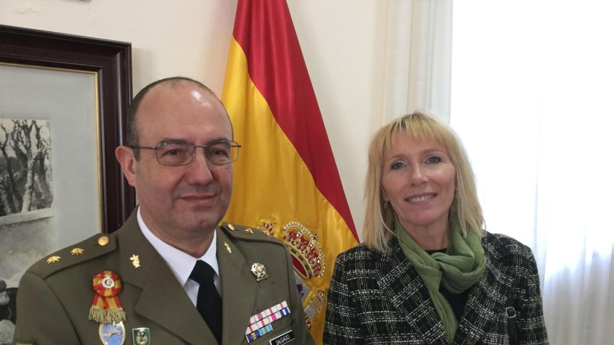 El nou director de l’Acadèmia i la subdelegada, Inma Manso.