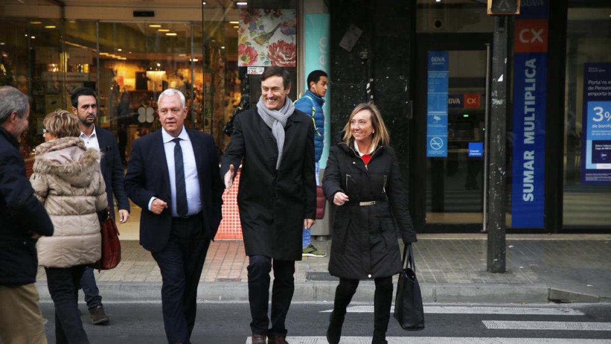 Rafael Hernando, al costat de Marisa Xandri.