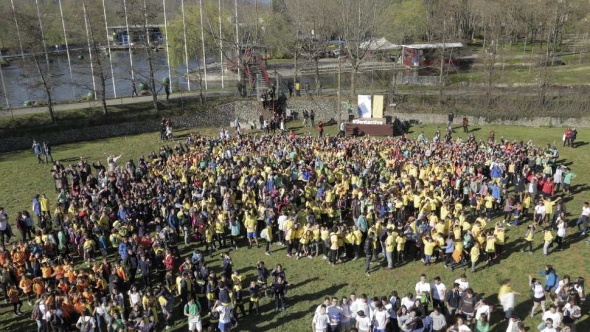 El Rafting Parc de la Seu va ser l’escenari de l’acte central a Catalunya del Dia Mundial de l’Activitat Física, que va comptar amb la participació de 1.300 persones.