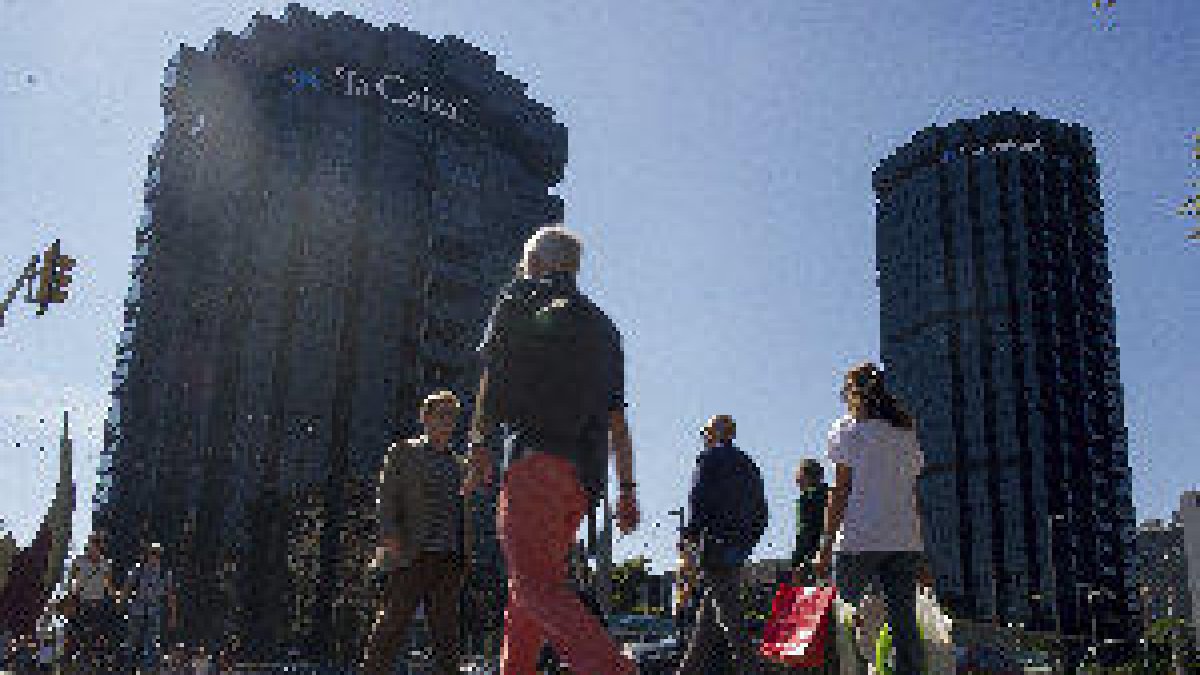 CaixaBank debate este viernes en consejo si traslada sede social fuera de Cataluña