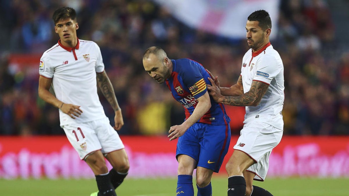 Iniesta, durant el partit de dimecres davant del Sevilla.