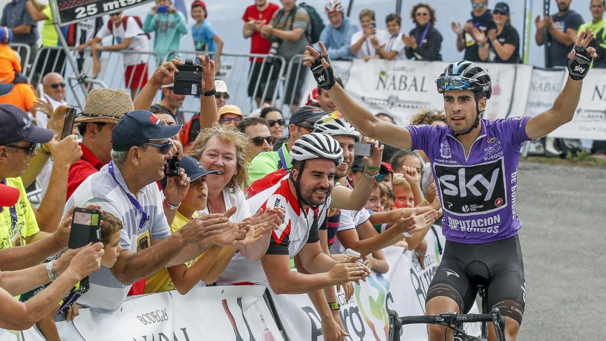 Mikel Landa va conservar un mallot morat que vestia des de la primera etapa.
