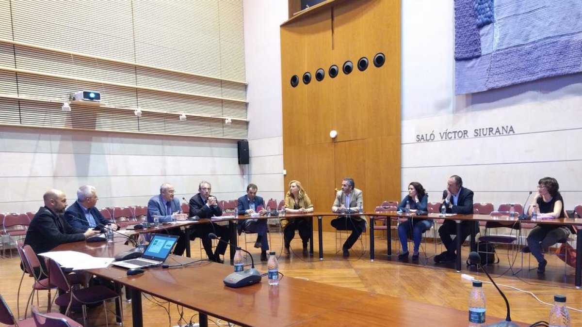 La reunión tuvo lugar el viernes por la tarde en el salón Víctor Siurana de la UdL.