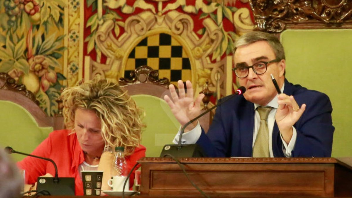El ple de la Paeria rebutja la moció que demanava la dimissió de Ros