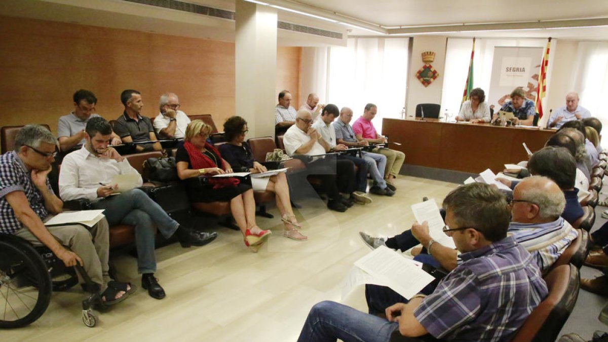 Alcaldes del Segrià i la Noguera signen un manifest en defensa de la fruita dolça