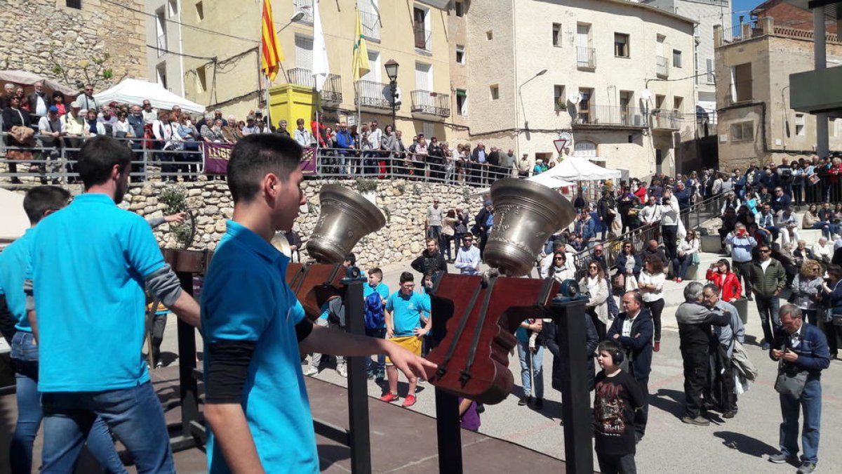 El toc especial de campanes per la democràcia i la llibertat davant del públic que va assistir a la Trobada de Campaners.