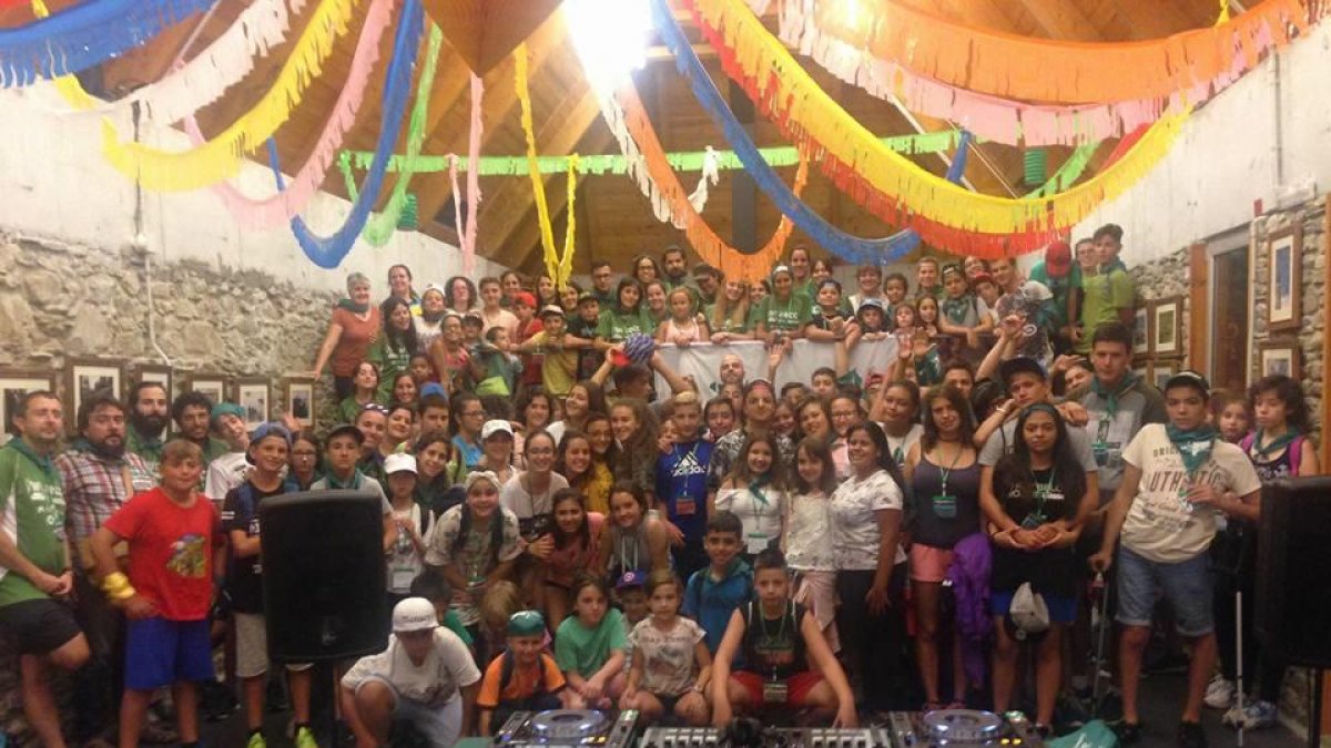 Els participants a les colònies de Salardú van disfrutar dilluns d’un taller amb el DJ Uner, una de les novetats d’aquest any, en la divuitena edició.