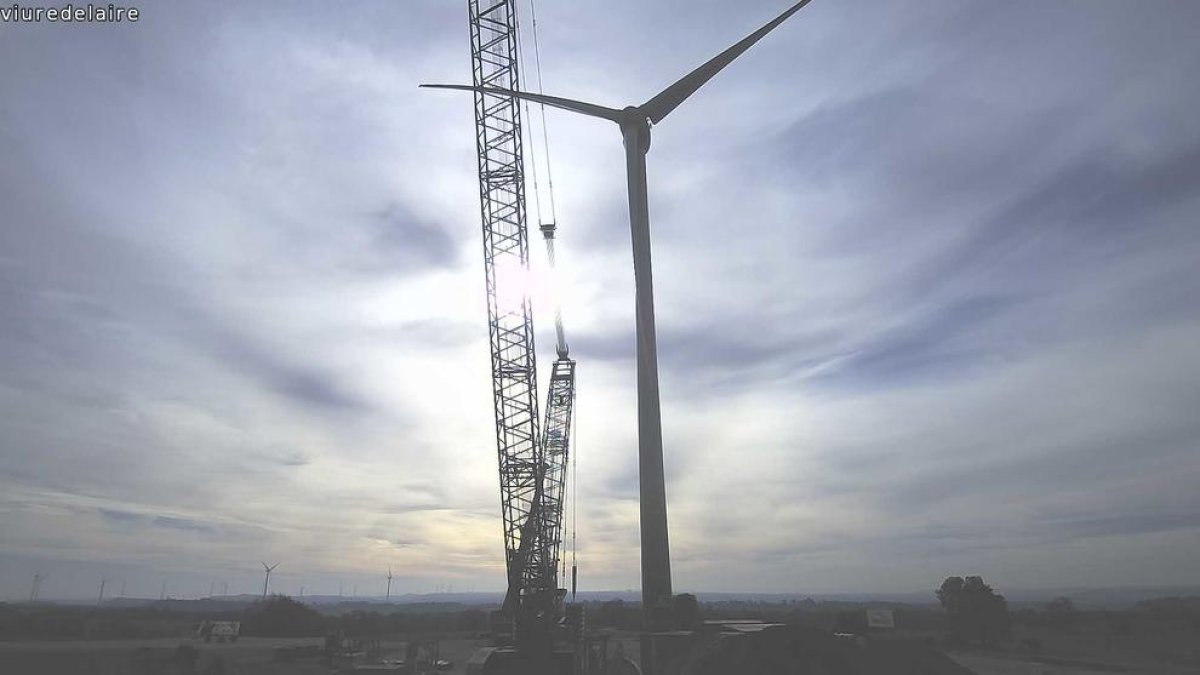 El aerogenerador que se está construyendo en Pujalt (Anoia).