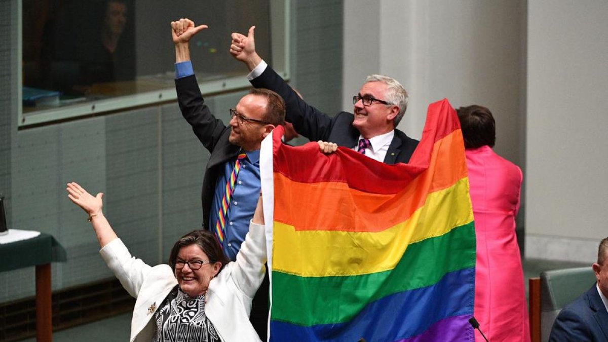 Diputados australianos celebrando ayer la aprobación.