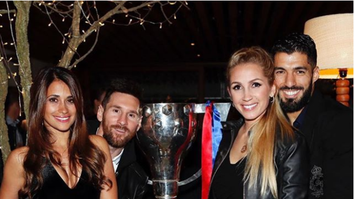 Leo Messi i Luis Suárez, amb les respectives esposes, Antonella Roccuzzo i Sofia Balbi.