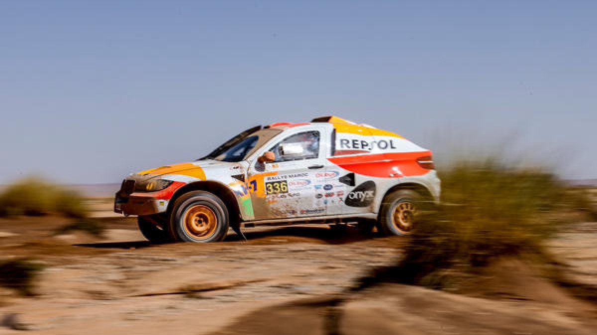 Sainz venç al Marroc i Esteve continua