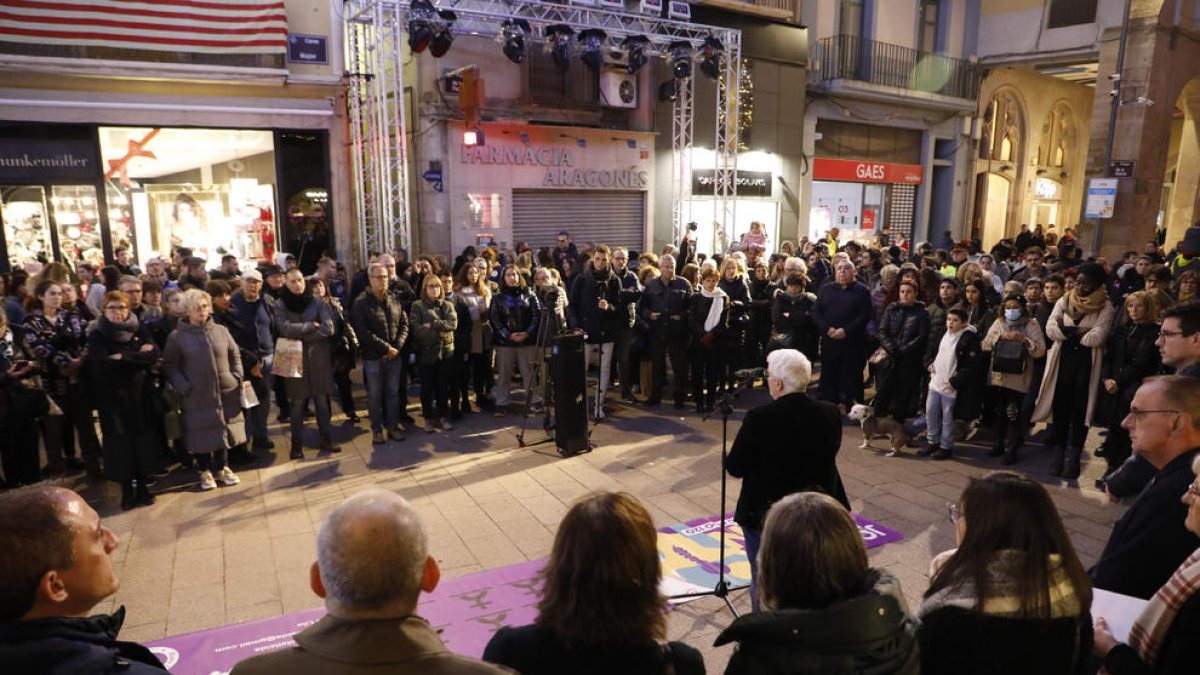 Ímagen de archivo de la concentración por el femenicidio de una vecina de Balàfia en diciembre.