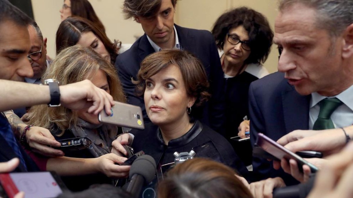 La vicepresidenta Santamaría, ayer atendiendo a la prensa.