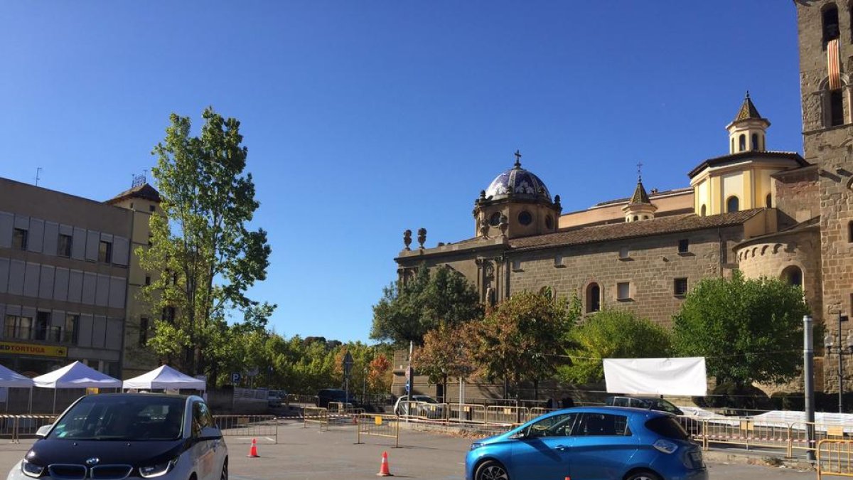 Els veïns de Solsona proven els cotxes elèctrics