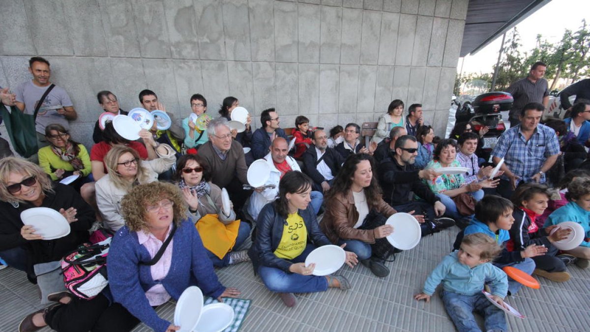 Imagen de archivo de una protesta de la Marea Groga por las becas comedor en Lleida.