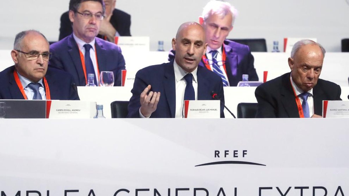 El president de l’RFEF, Luis Rubiales, durant l’assemblea.