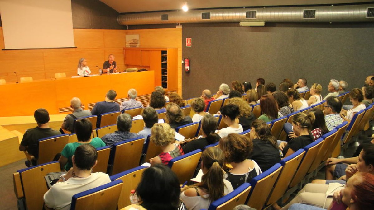 La charla tuvo lugar ayer por la tarde en la sala Paulo Freire.