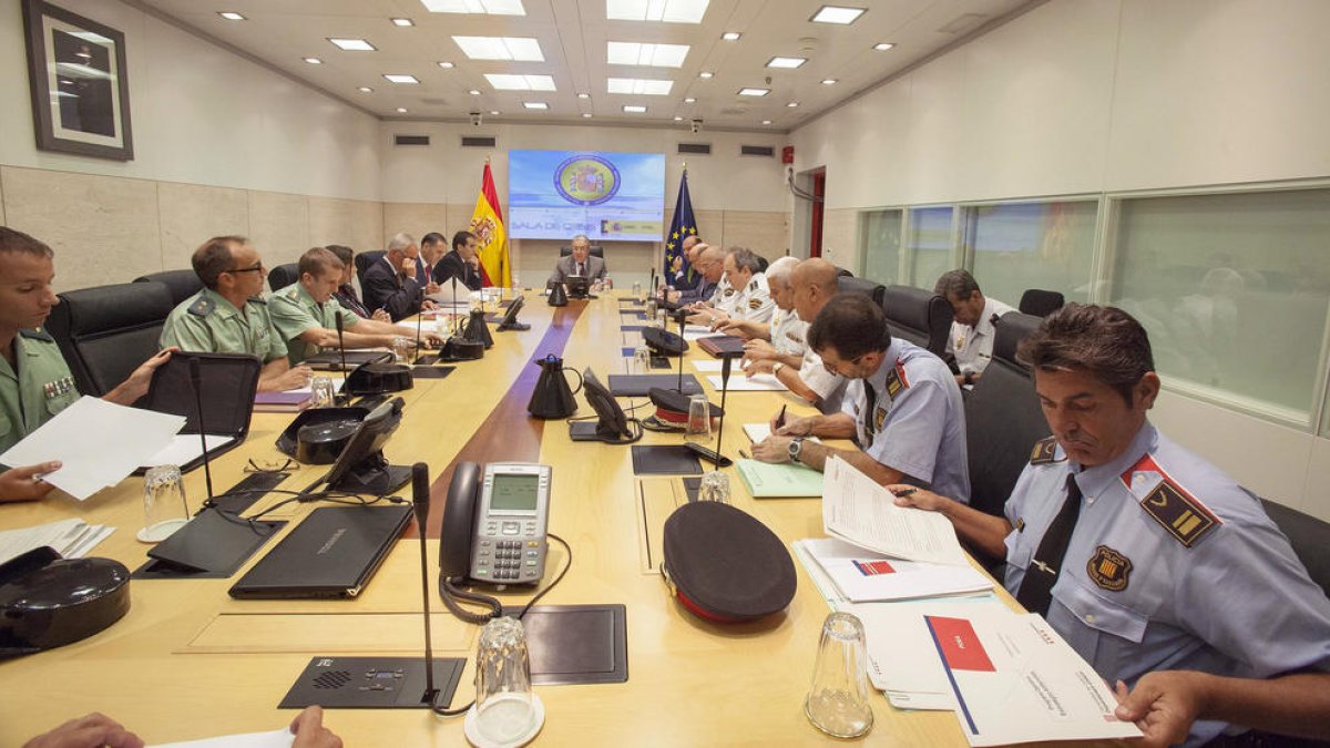 Reunión de interior con los dirigentes de las fuerzas de seguridad.