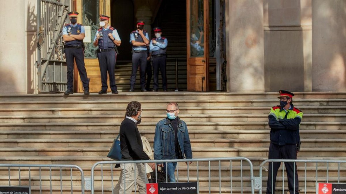 L’exvicepresident del Parlament, Josep Costa, al sortir ahir del Superior de Justícia de Catalunya.