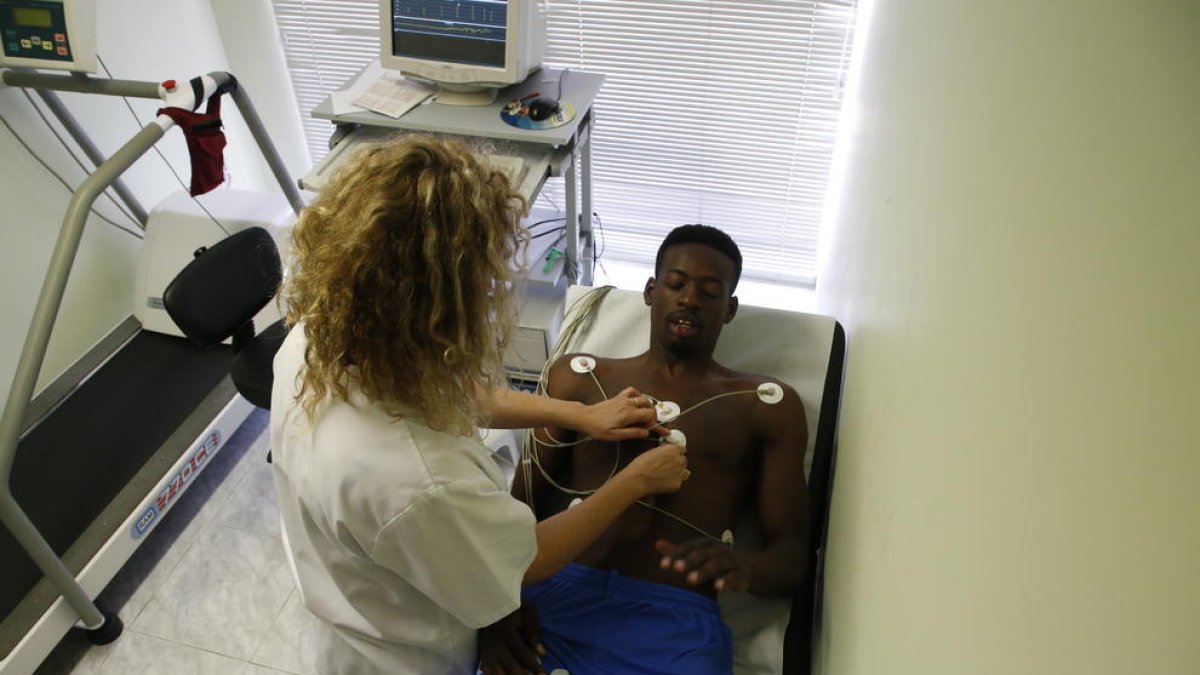 El jugador Mousa Bandeh ayer durante las pruebas médicas en Cor Lleida.