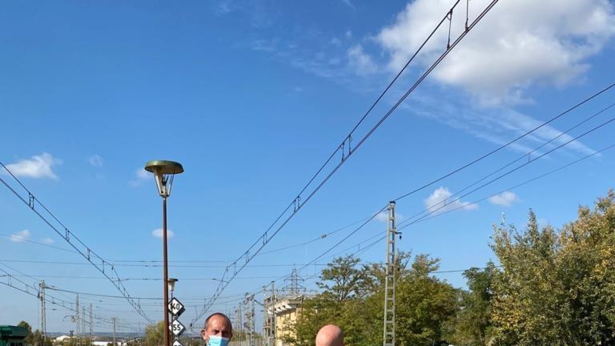 Rafael Peris (dreta) i l’alcalde de Tamarit, Francisco Mateo.