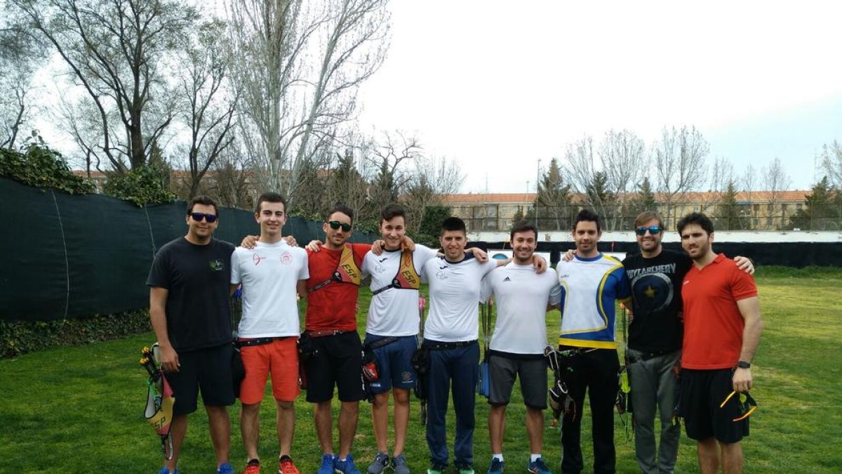 Pifarré, primero por la izquierda, con otros arqueros españoles.