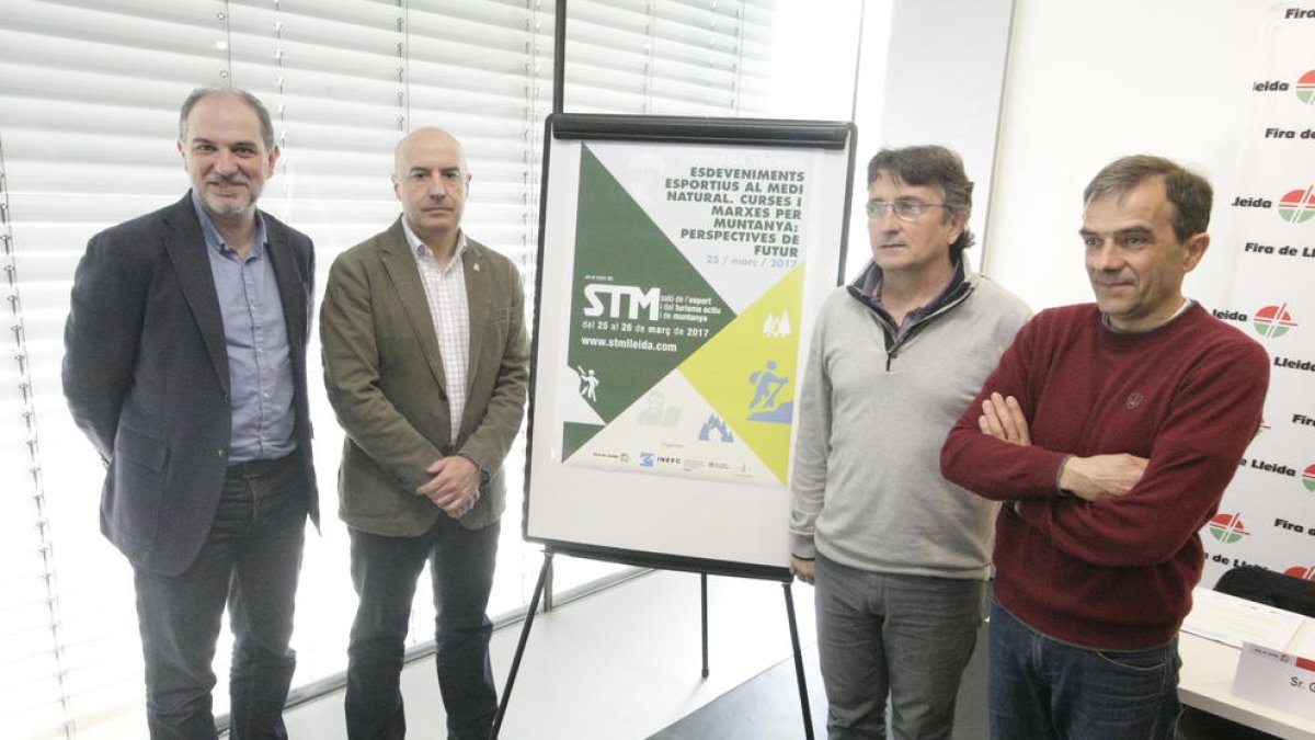 Oró, Peris, Joven y Gil, ayer durante la presentación.