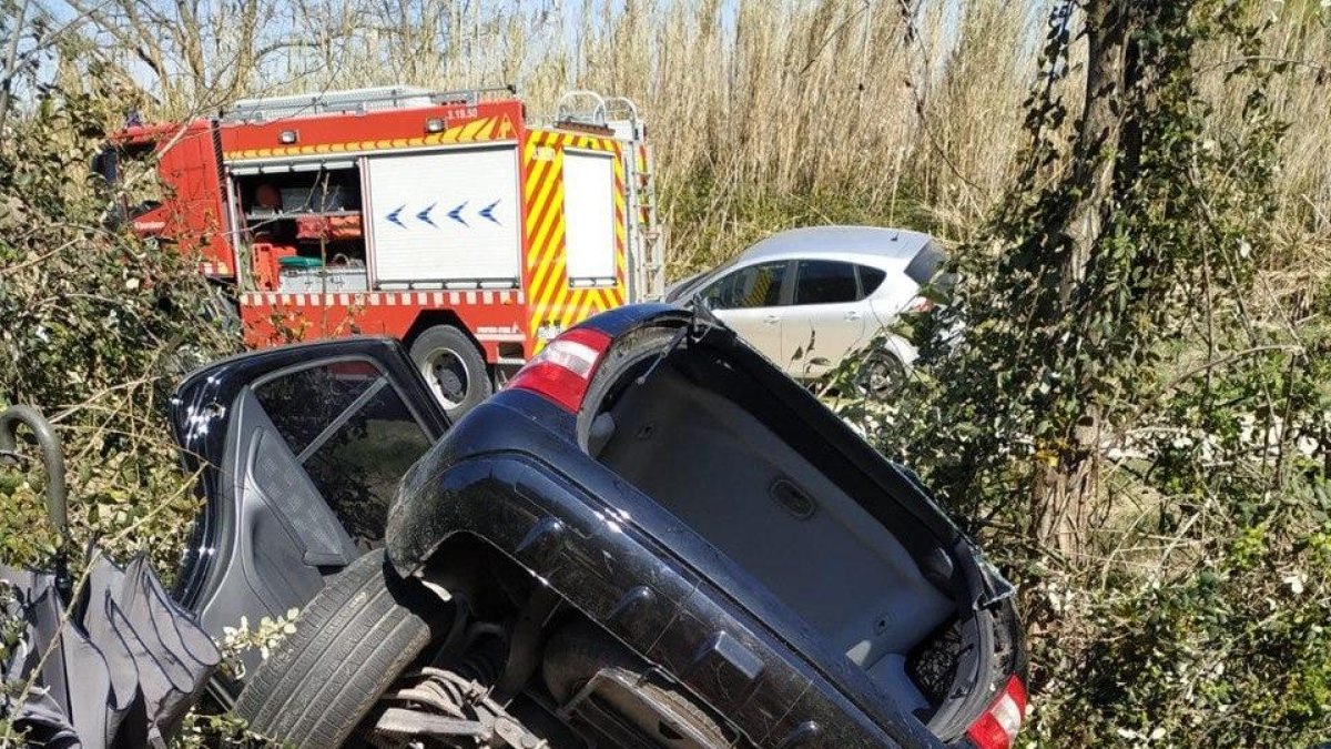 El vehicle va quedar en aquest estat després de l’accident registrat ahir a Almenar.