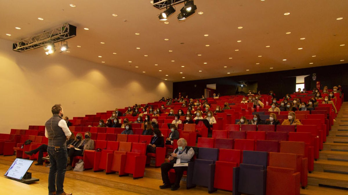 Prop de 250 professionals de la salut se citen durant els dos dies del congrés a Lleida.