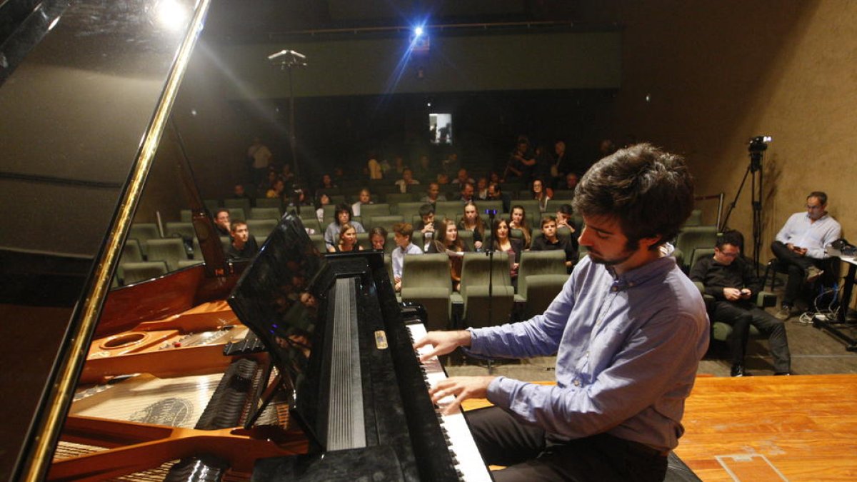 El pianista José Antonio Tolosa abrió en la UdL el maratón Granados con la obra ‘Jardí d’Elisenda’.