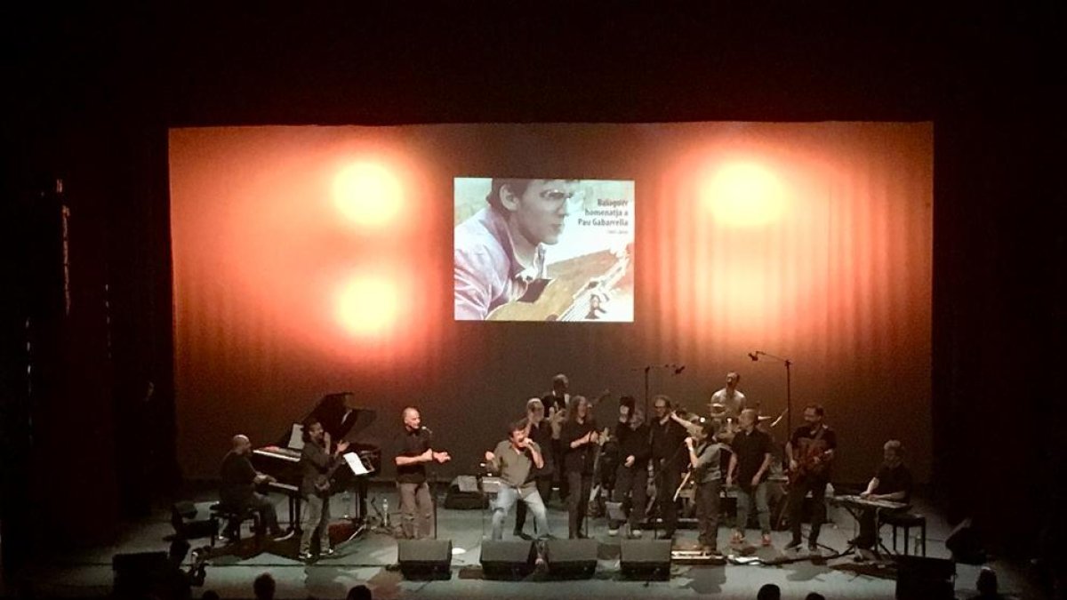 Un moment del concert d’homenatge celebrat dissabte al Teatre Municipal de Balaguer.
