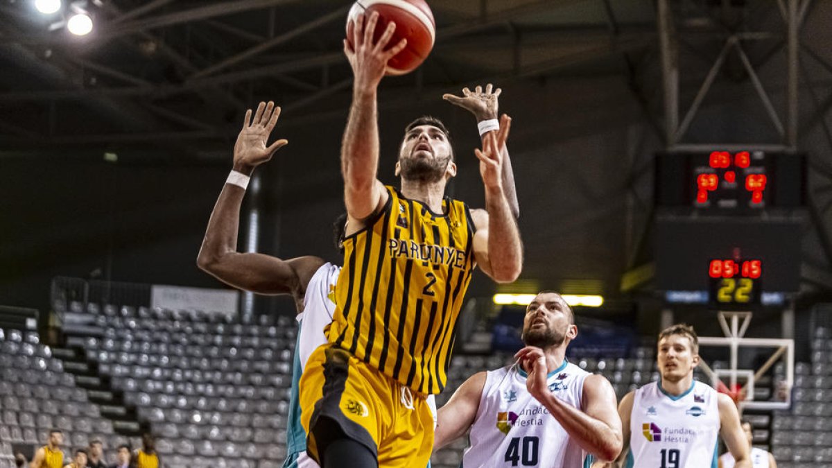 Balastegui entra a cistella en un partit recent.