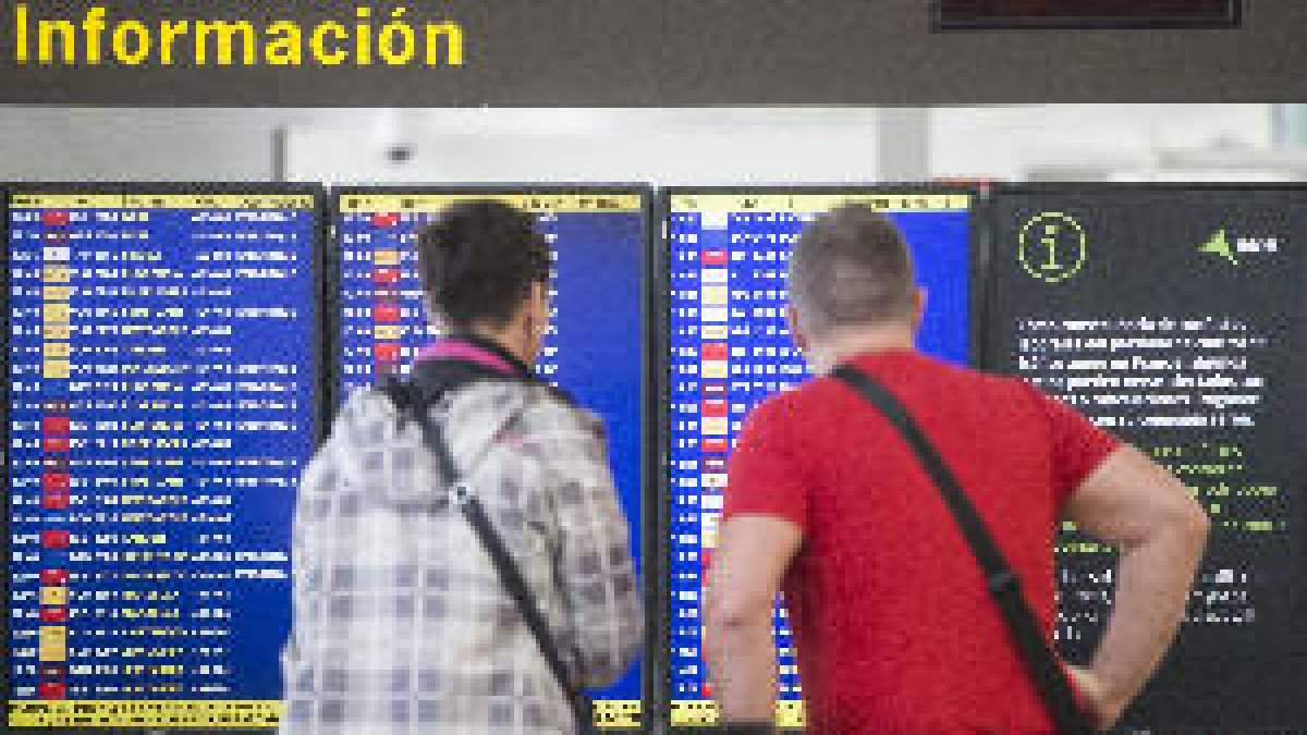 Las aerolíneas tienen que avisar dos semanas antes de cancelar un vuelo o indemnizar