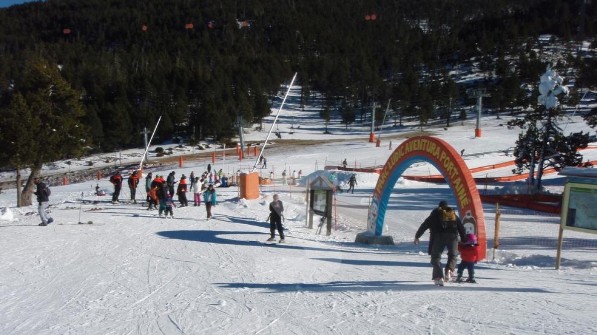 © Buen puente para esquí y turismo