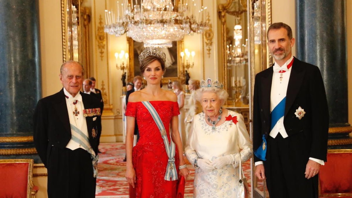 La jornada d’ahir va acabar amb un sopar que Isabel II va oferir a Felip VI i Letícia.