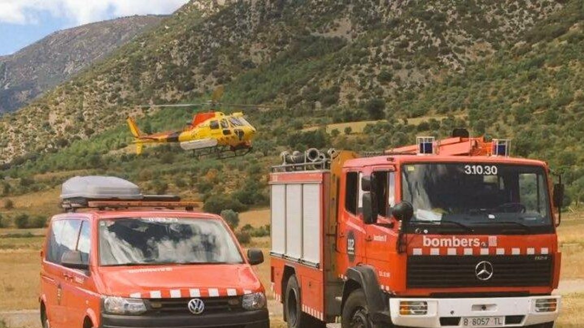 Efectius de Bombers i SEM que van actuar ahir en els rescats.