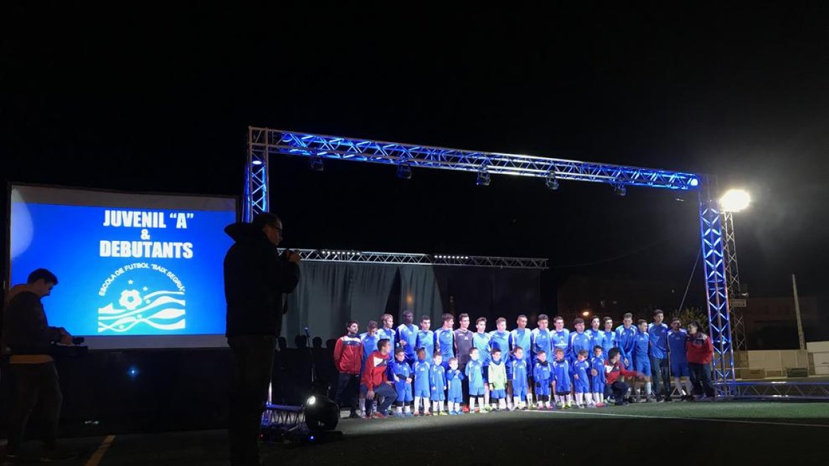 La Escola de Futbol Baix Segrià presenta a unos 220 jugadores repartidos en 16 equipos