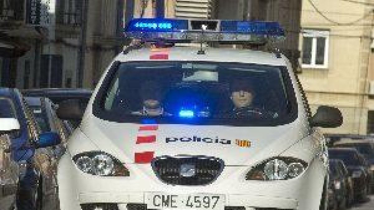 Detienen a un conductor por ir de Sitges a Castelldefels en sentido contrario