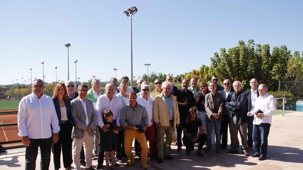 El Club Tennis Urgell ret homenatge a més d’una trentena de socis
